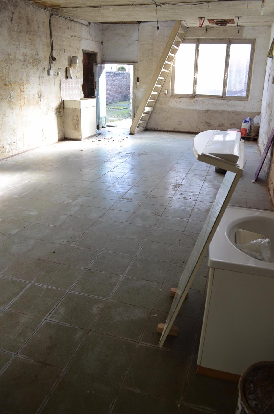 Woning (5 slpks) met handelsruimte en bijgebouw  te Sint-Laureins 