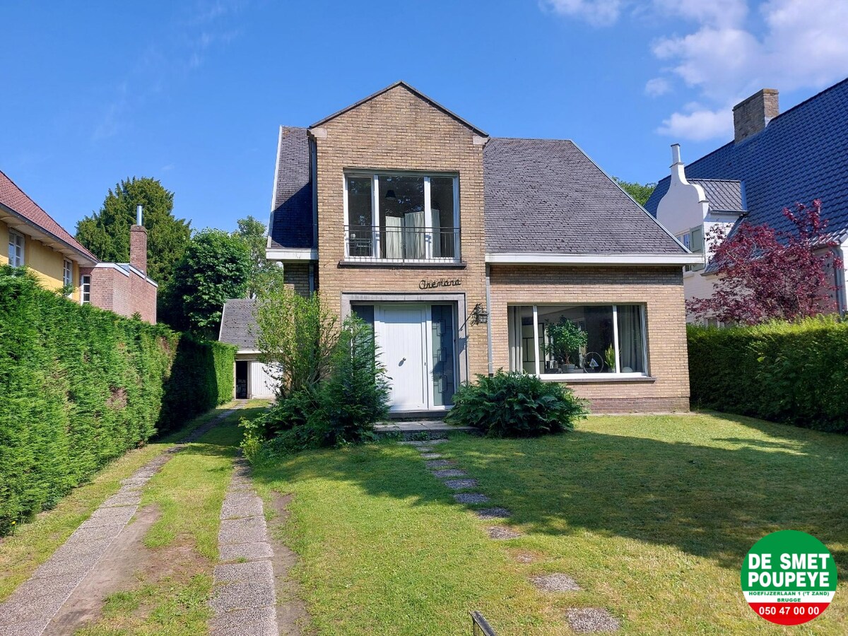 Alleenstaande villa op mooi perceel grond 