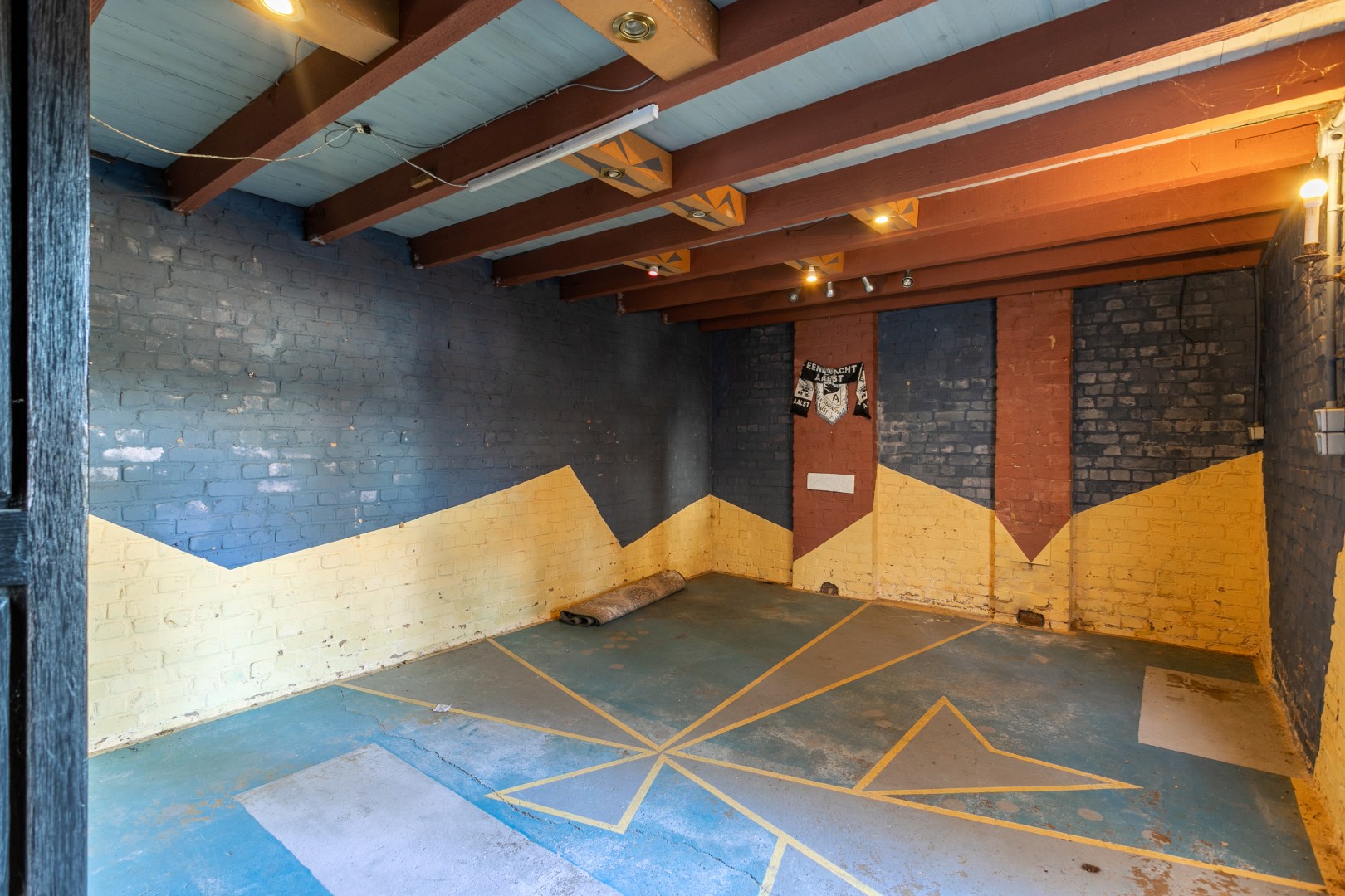 Te renoveren fermette met 3 slpk, bijgebouw en garage en mogelijkheid tot uitbreiding (bouwgrond) 