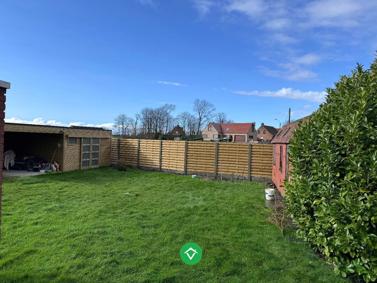 Rustig gelegen alleenstaande woning met garage te Ichtegem 