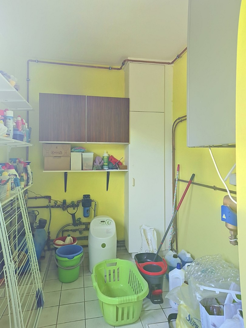 Woning met 4 slpks, tuin en dubbele garage 