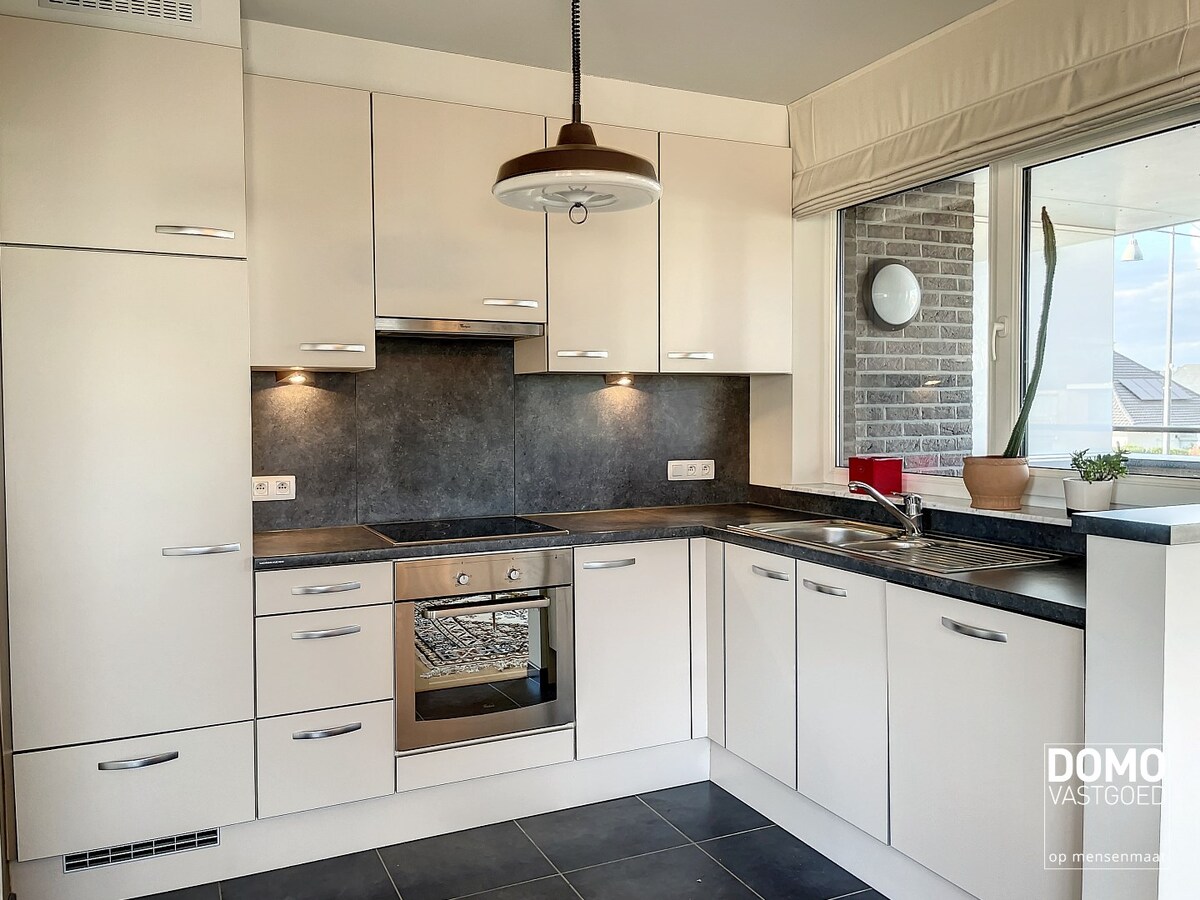 MOOI APPARTEMENT MET 2 SLAAPKAMERS IN HASSELT-KERMT - ENERGIELABEL B, BEWOONBARE OPPERVLAKTE 104M² - INCLUSIEF 1 ONDERGRONDSE PARKEERPLAATS 