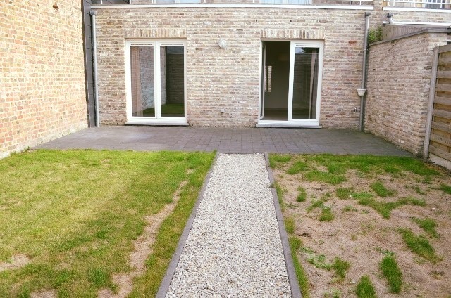 Gelijkvloers appartement met 2 slpks, terras, tuin en garage te Maldegem 