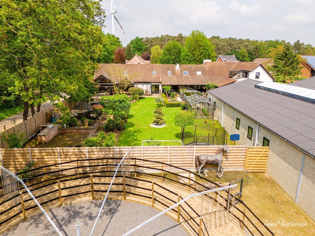 Prachtige villa met hippische accommodatie en binnenpiste op ca. 2ha te Paal 