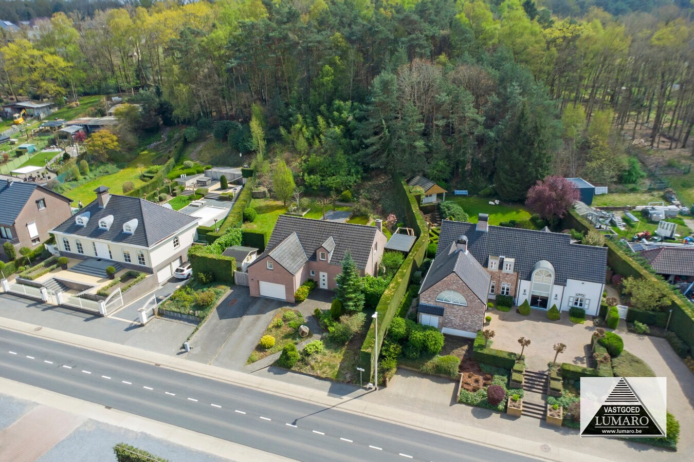 Vrijstaand landhuis op 2.942m². Instapklaar. Energielabel B. 