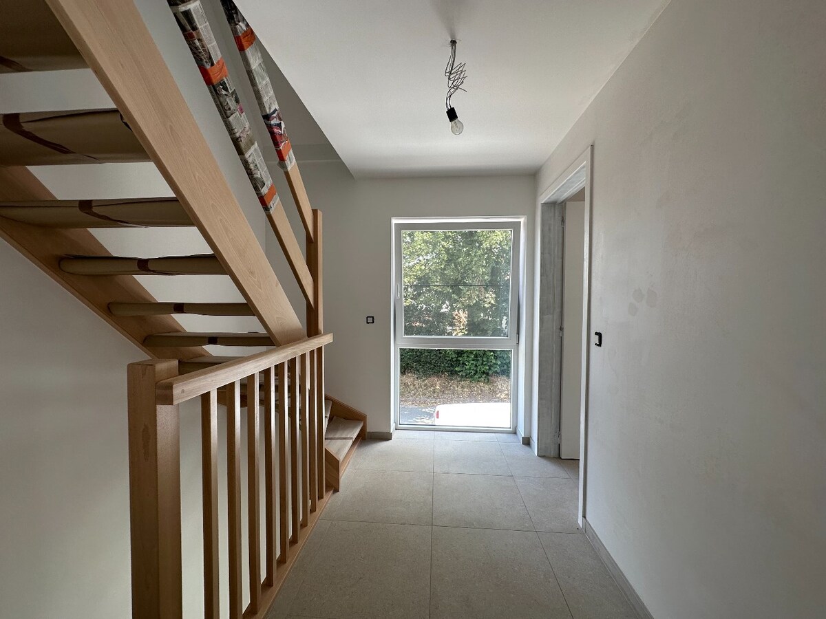 Ruime, halfopen nieuwbouwwoning met 4 slaapkamers 