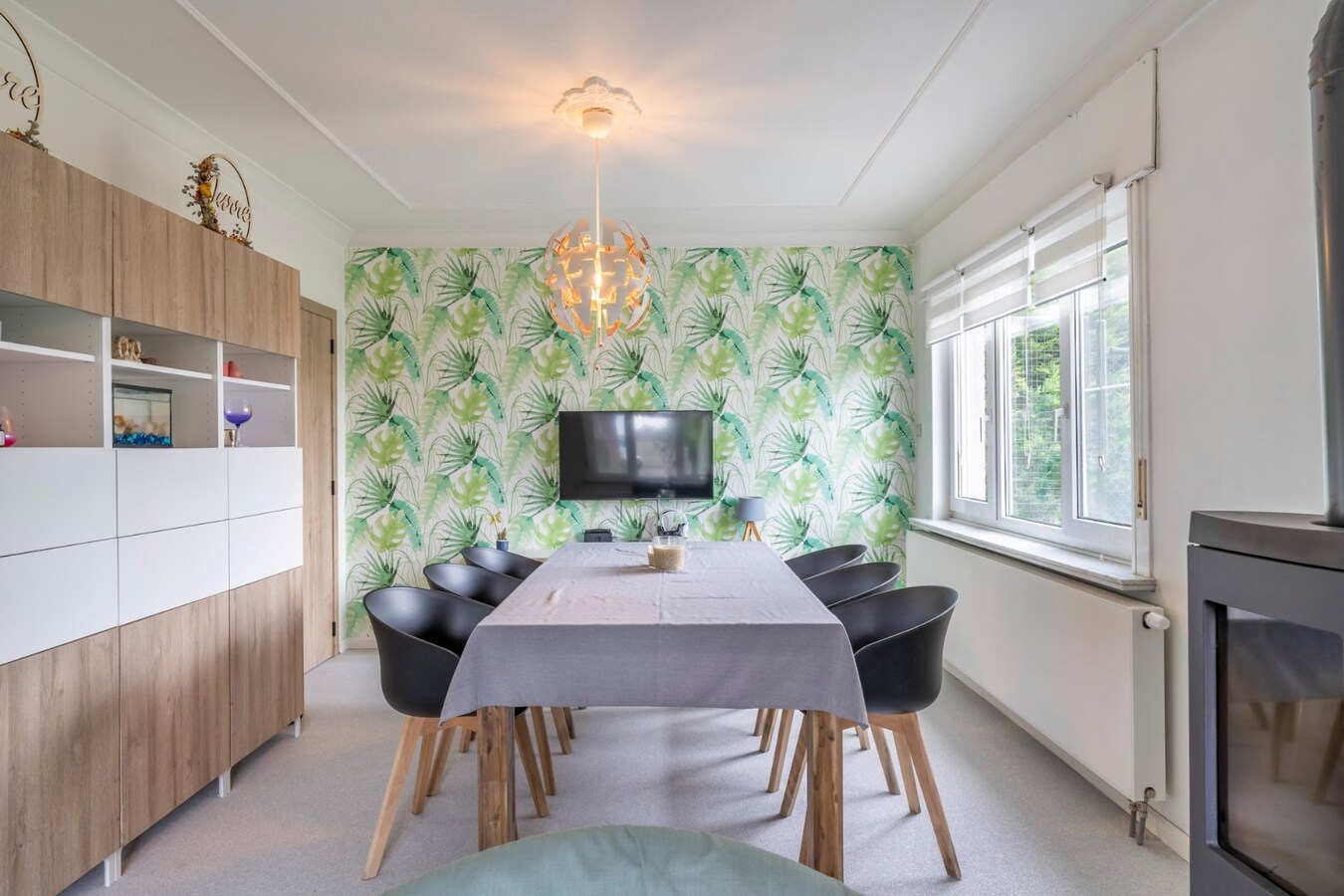 Ruime woning met 4 slaapkamers op een zeer ruim perceel. 