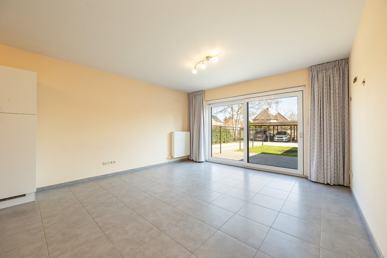 Energiezuinig gelijkvloers appartement met carport in het centrum van Broechem 