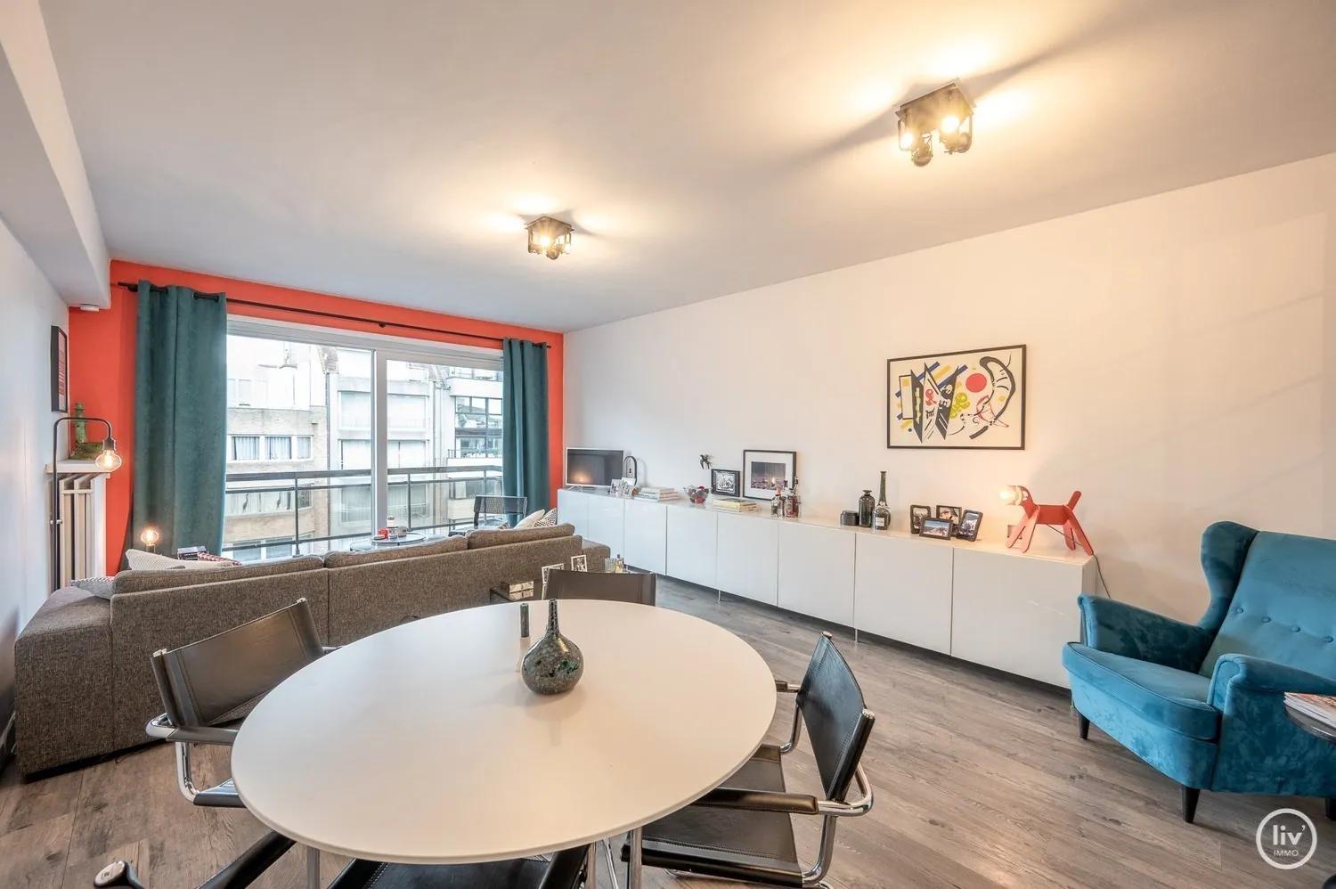 Aangenaam 2 slaapkamerappartement centraal gelegen op de zonnekant van de Lippenslaan te Knokke