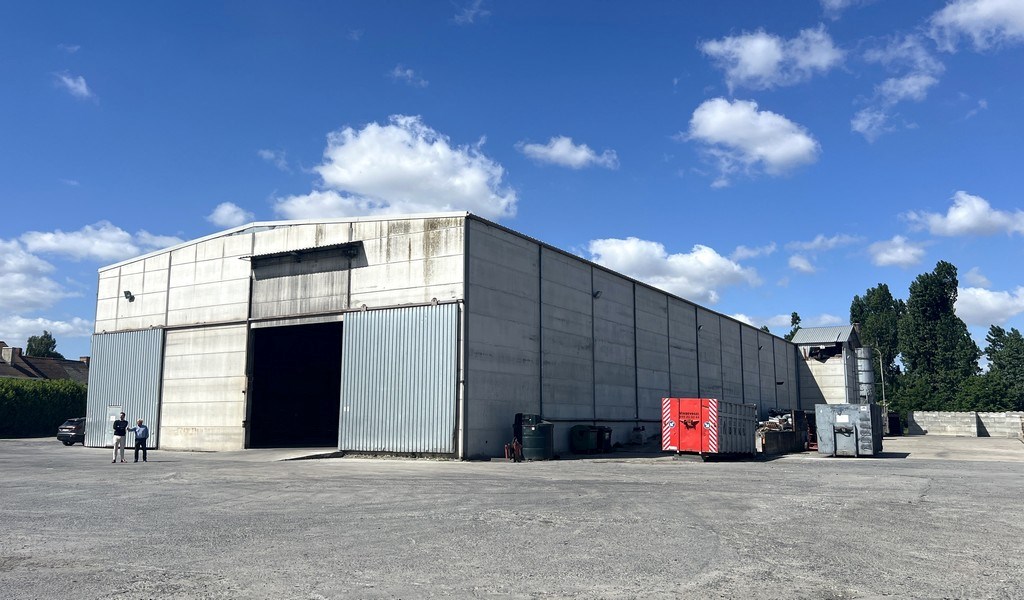 Loods met verharde buitenruimte te huur in Waregem