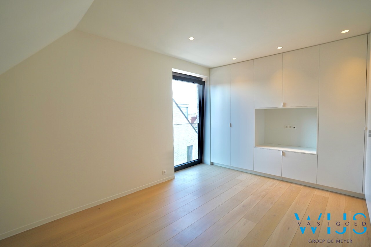 Luxues afgewerkt 2 slaapkamer appartement IN het centrum Ertvelde ! 