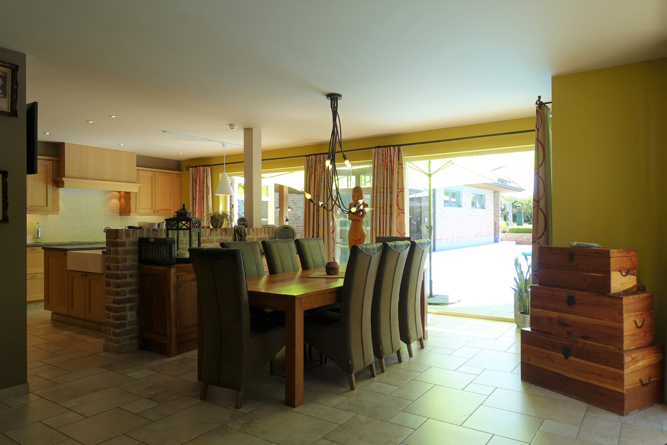 Prachtige recente villa met zwembad en prachtig aangelegde tuin 