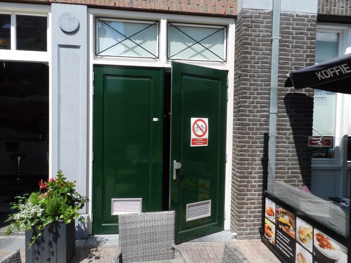 Zeer fraai winkelpand te koop in het prestigieuze Marktstaete complex in het centrum van Bladel (NB). 