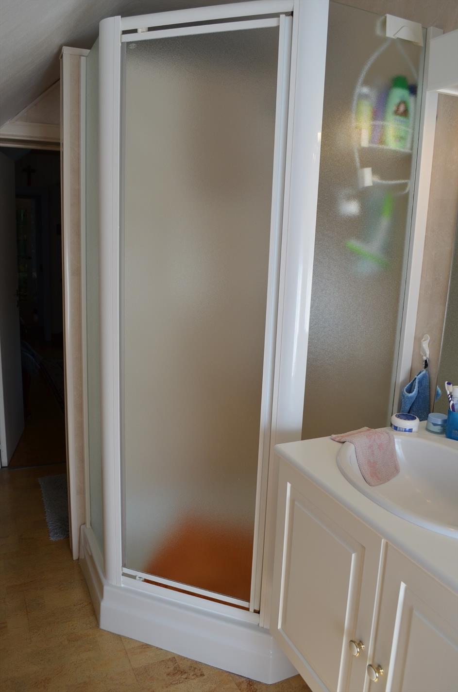 Landelijk gelegen woning op 911m² met bijgebouwen en 3 slpks te Maldegem 