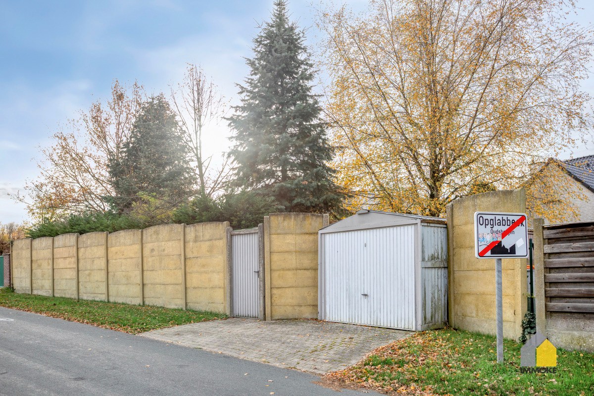 Vrijstaande, statige woning op 7 a 82 ca met 3 slpk en mooie tuin. 