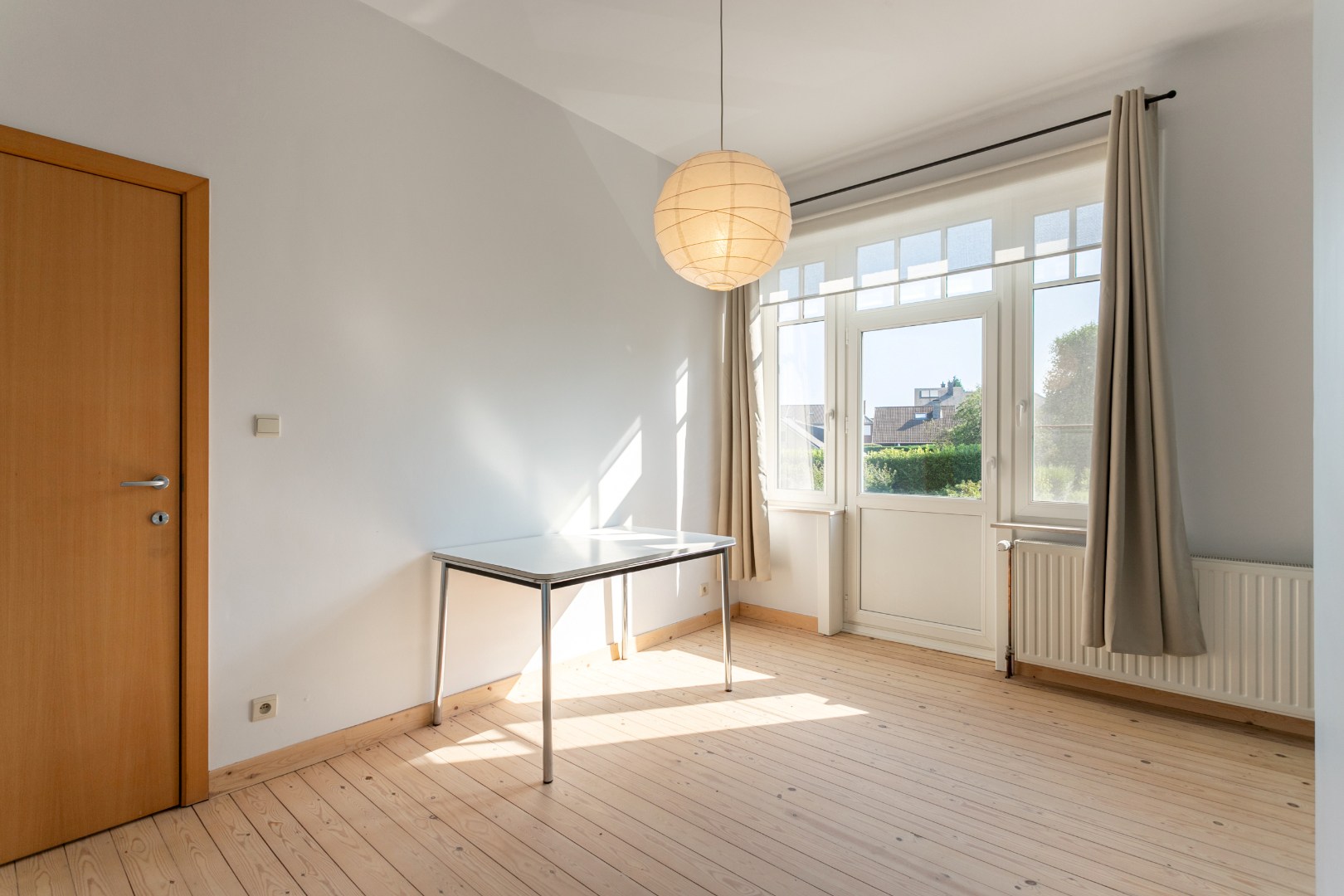 Instapklare woning met 3 slpk, oprit en tuin te Halle 
