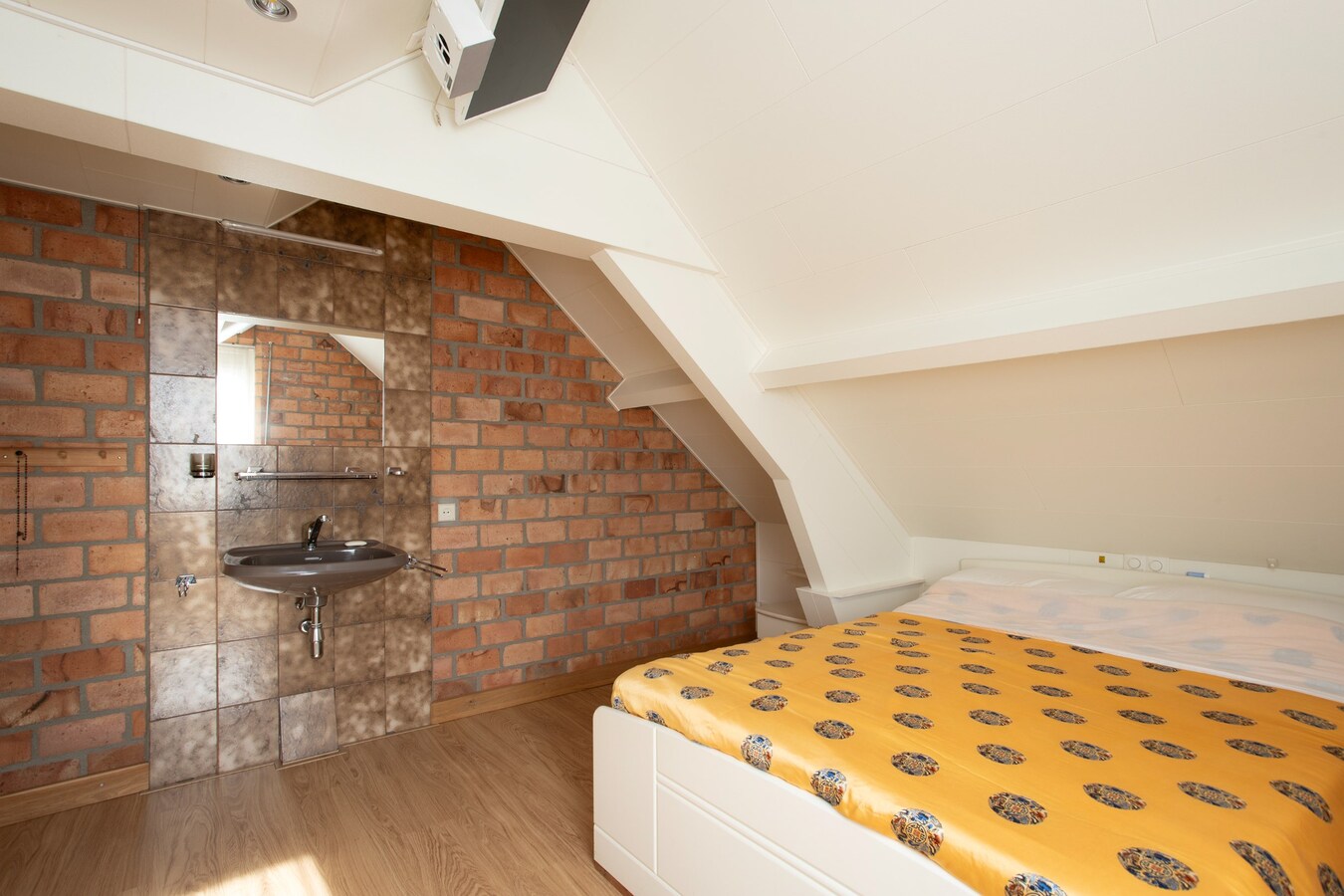 Vrijstaande woning met karakter, ruimte en een verrassende buitenruimte. 