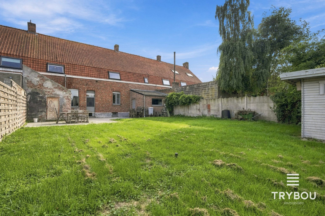 Ruime gezinswoning met 4 slaapkamers, garage en aangename tuin in Merkem! 