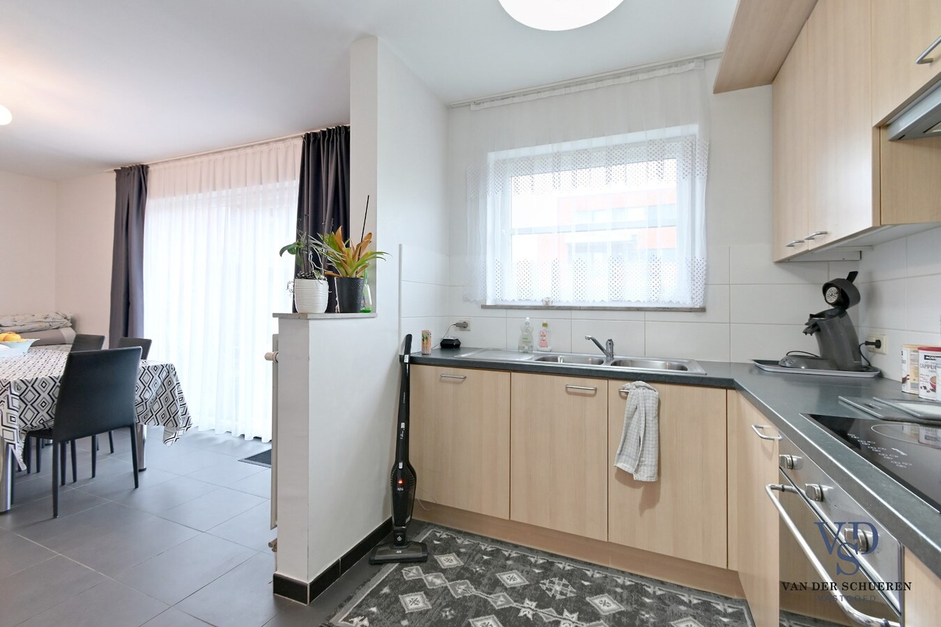 3 slpk-appartement (+ terras + kelder + garage). 