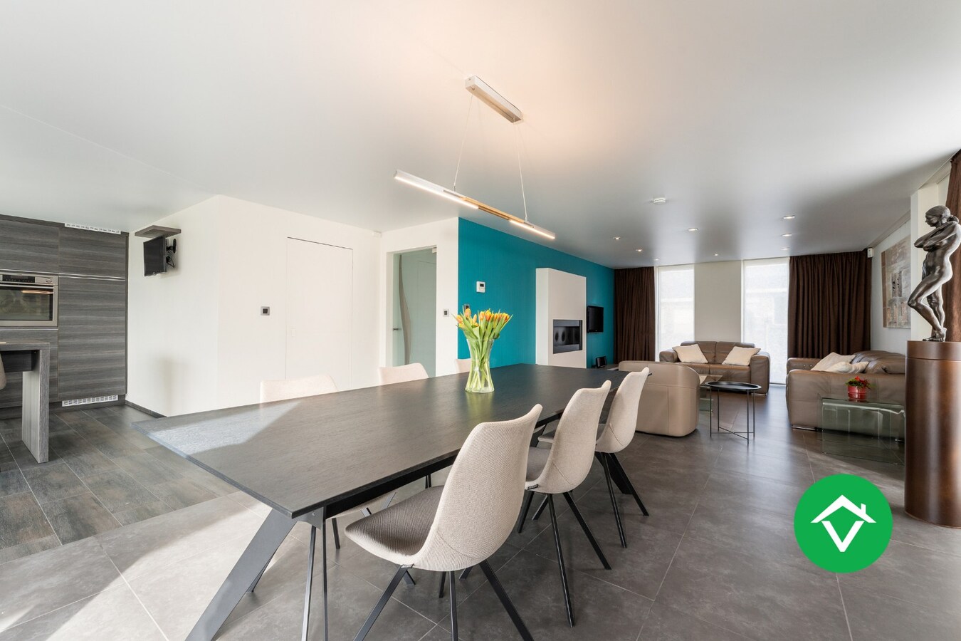 Alleenstaande woning met 4 slaapkamers en garage te Aartrijke 