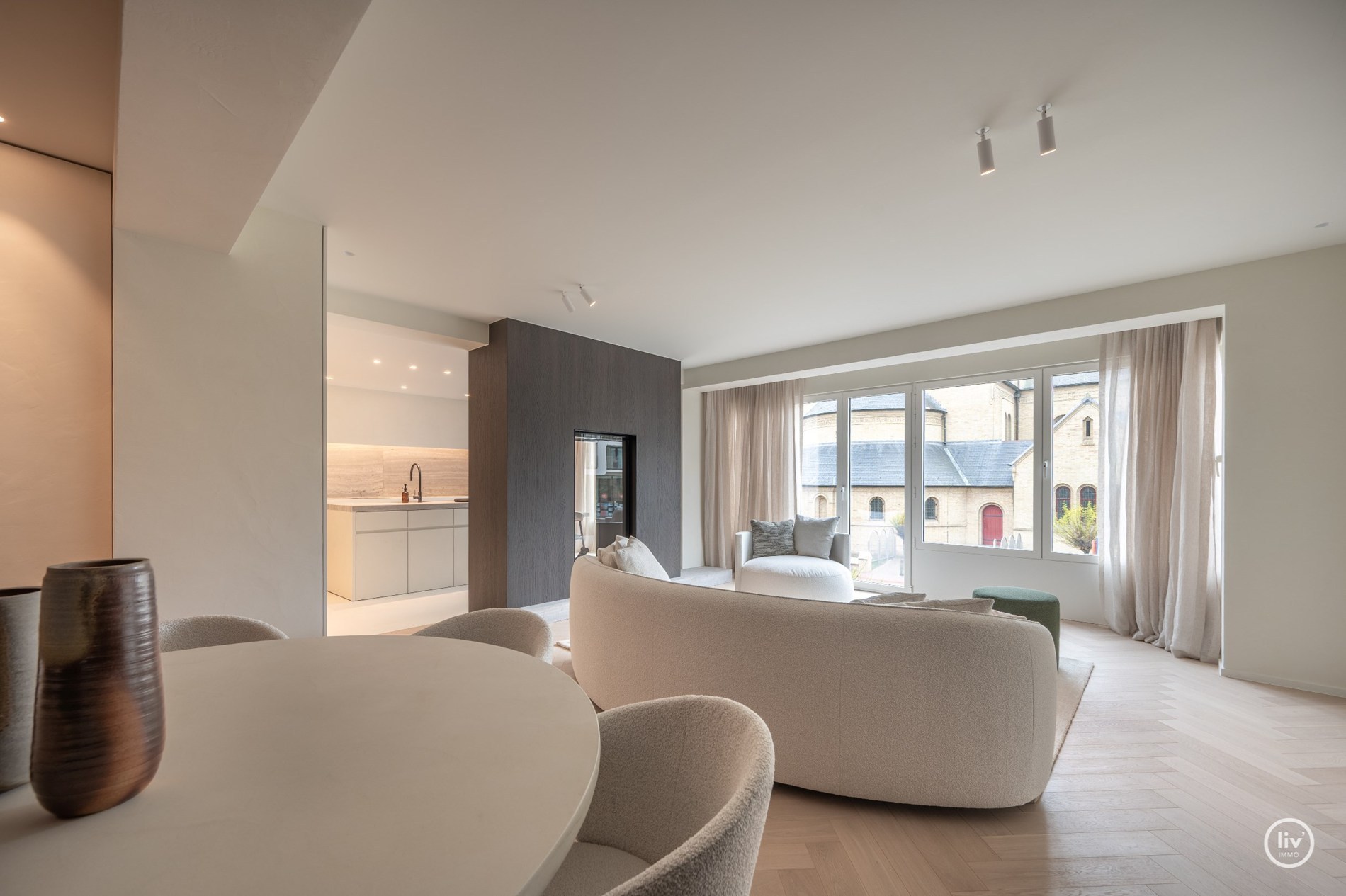 Magnifiek gerenoveerd appartement van 150 m² met open zicht op de Heilighartl kerk – Dumortierlaan, Knokke 