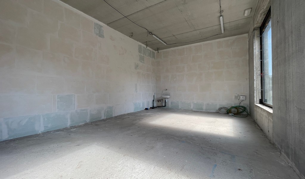 Nieuwbouw casco handelsruimte te koop in Tinelpark te Mechelen