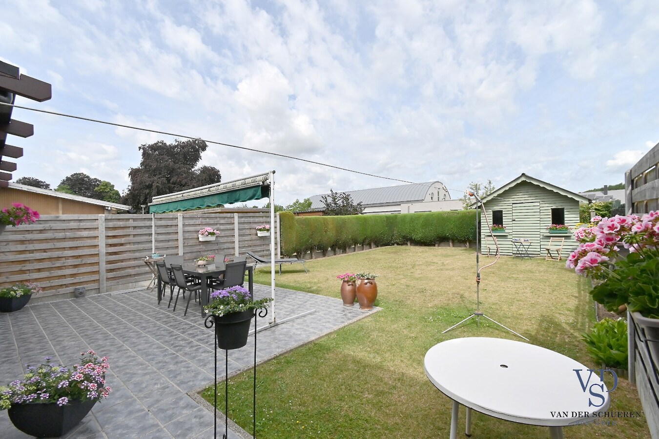 Degelijke, ruime eigendom in rustige residentiële wijk 