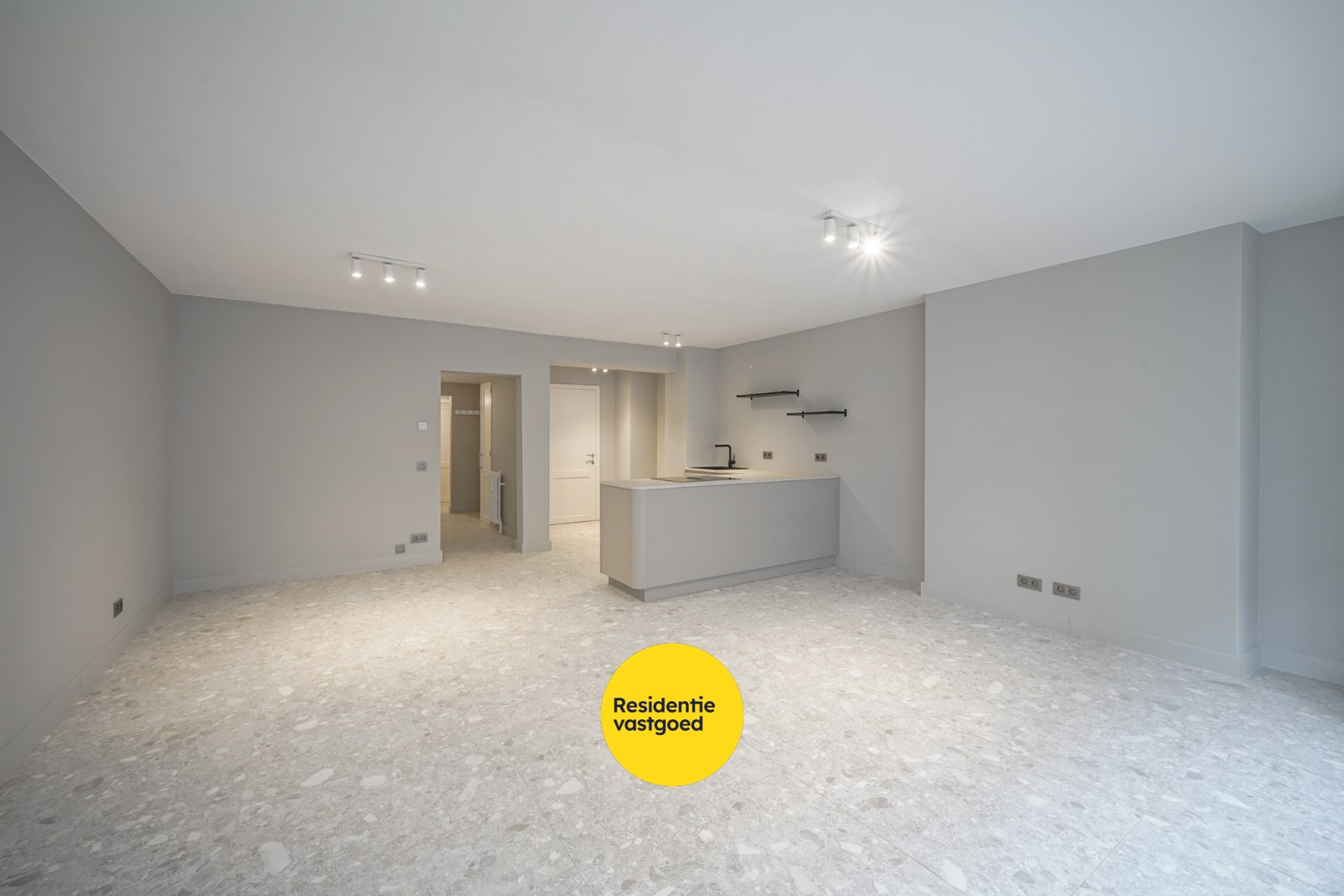 Gerenoveerd 2-slpk appartement met lift in Oostende 