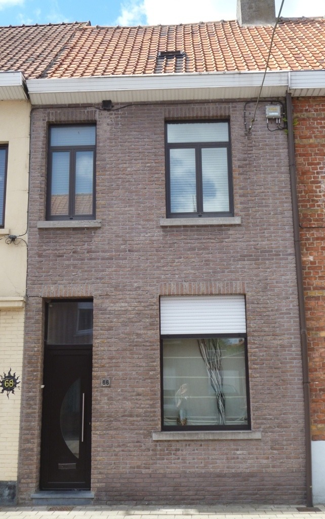 Gerenoveerde gezinswoning met 4 slpks en tuin te centrum Eeklo 