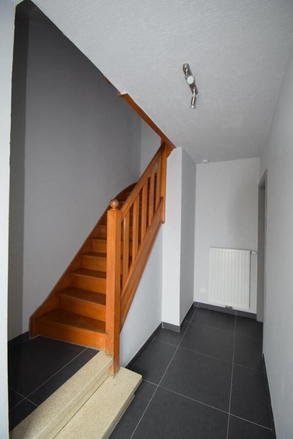 Volledig vernieuwde energiezuinige woning met garage en tuin te Roeselare 