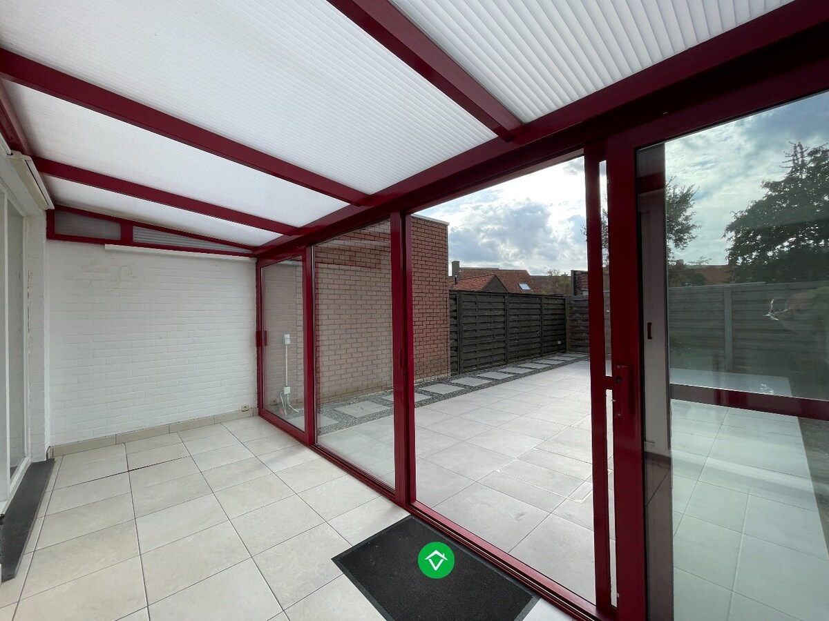 Gezellige rijwoning met 3 slaapkamers, terrastuin en garage te Kachtem 