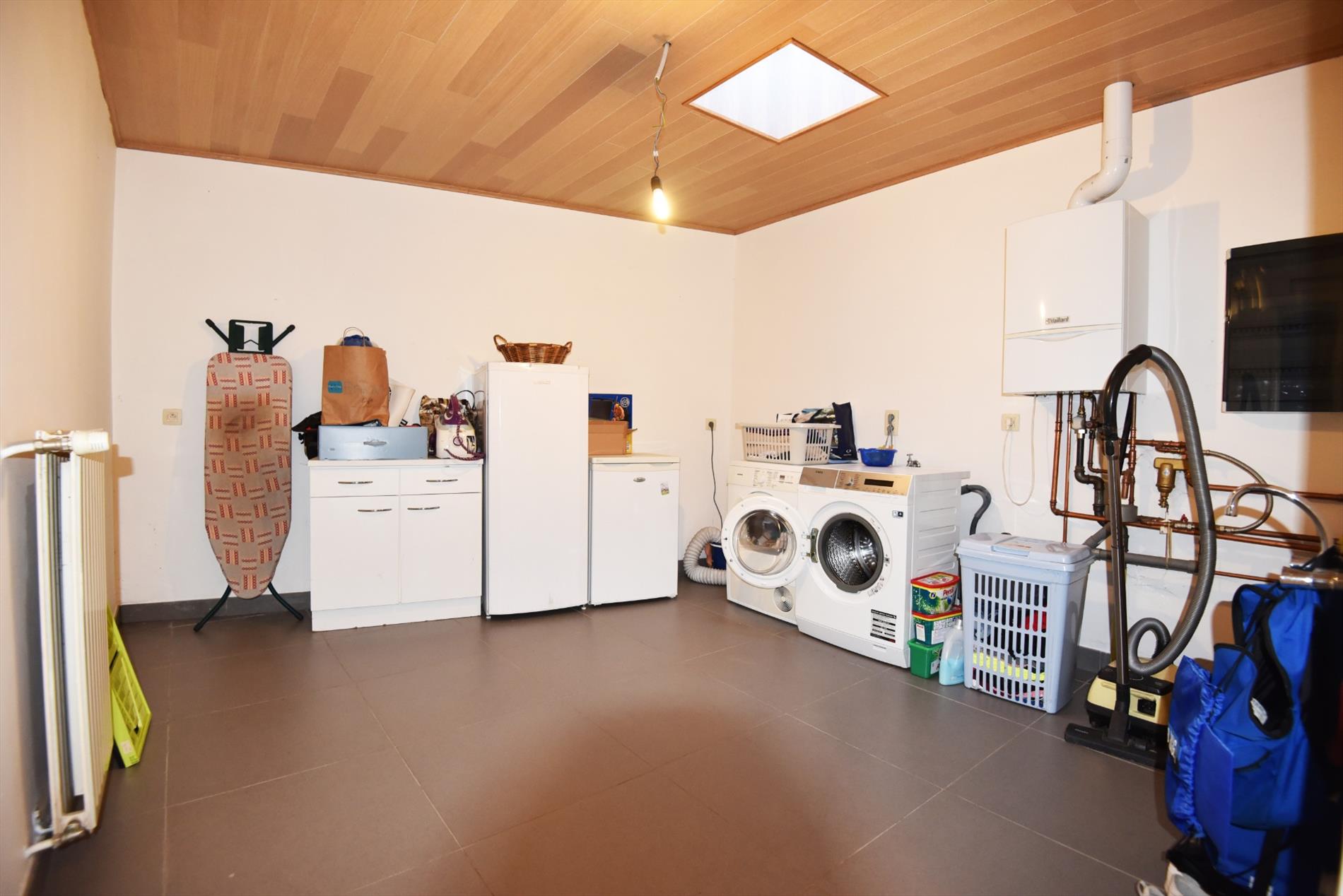 Gerenoveerde woning met 3 slpks, voortuin, terras en garage te Maldegem 