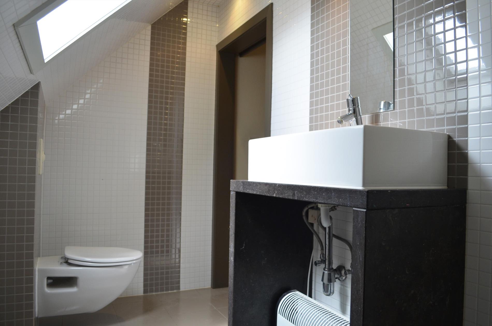 Gezinswoning met 3 slpks, veranda, garage &amp; tuin te Sint-Jan-In-Eremo 