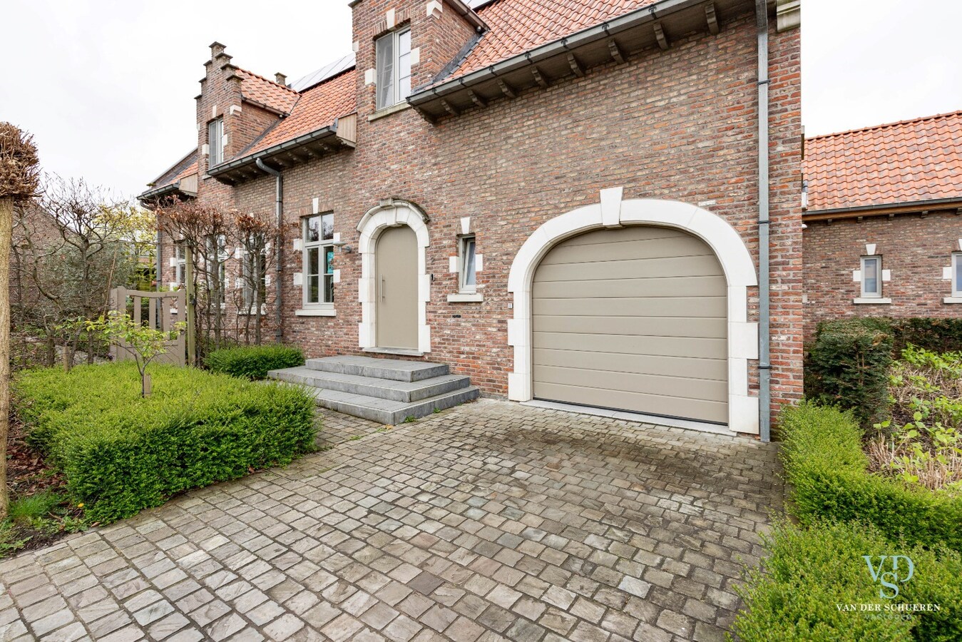 Ruim en stijlvol wonen in hartje Gavere. 