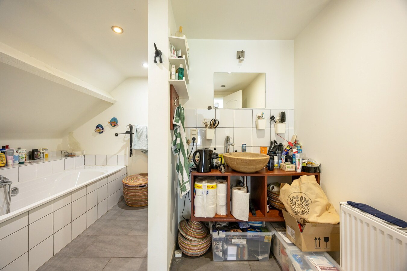 Zeer ruime woning (8 slpk + 8 badkamers) op een perceel van ca. 1.522 m² te Wijnegem/grens Schilde 