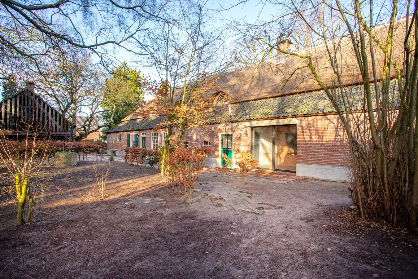 Imposante herenboerderij gelegen in het hart van Hoogeloon. 