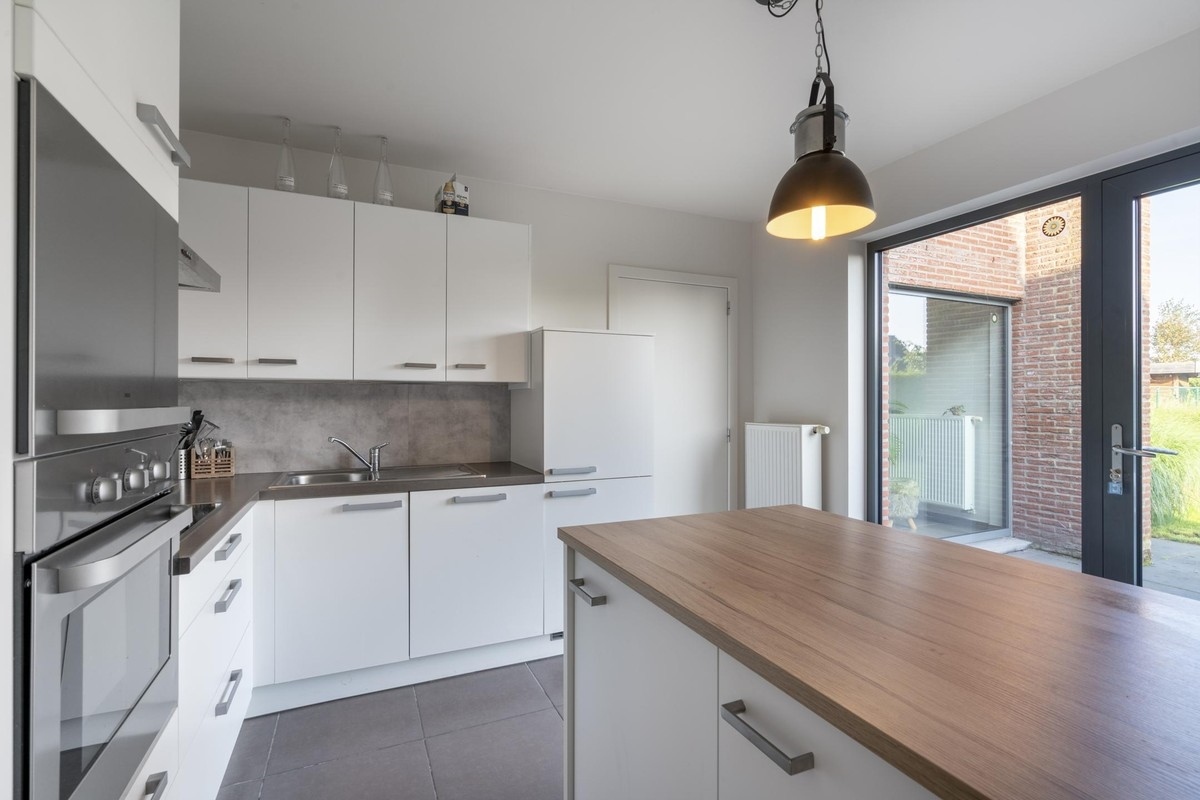 Rustig gelegen gezinswoning met tuin, garage &amp; oprit - Maldegem 