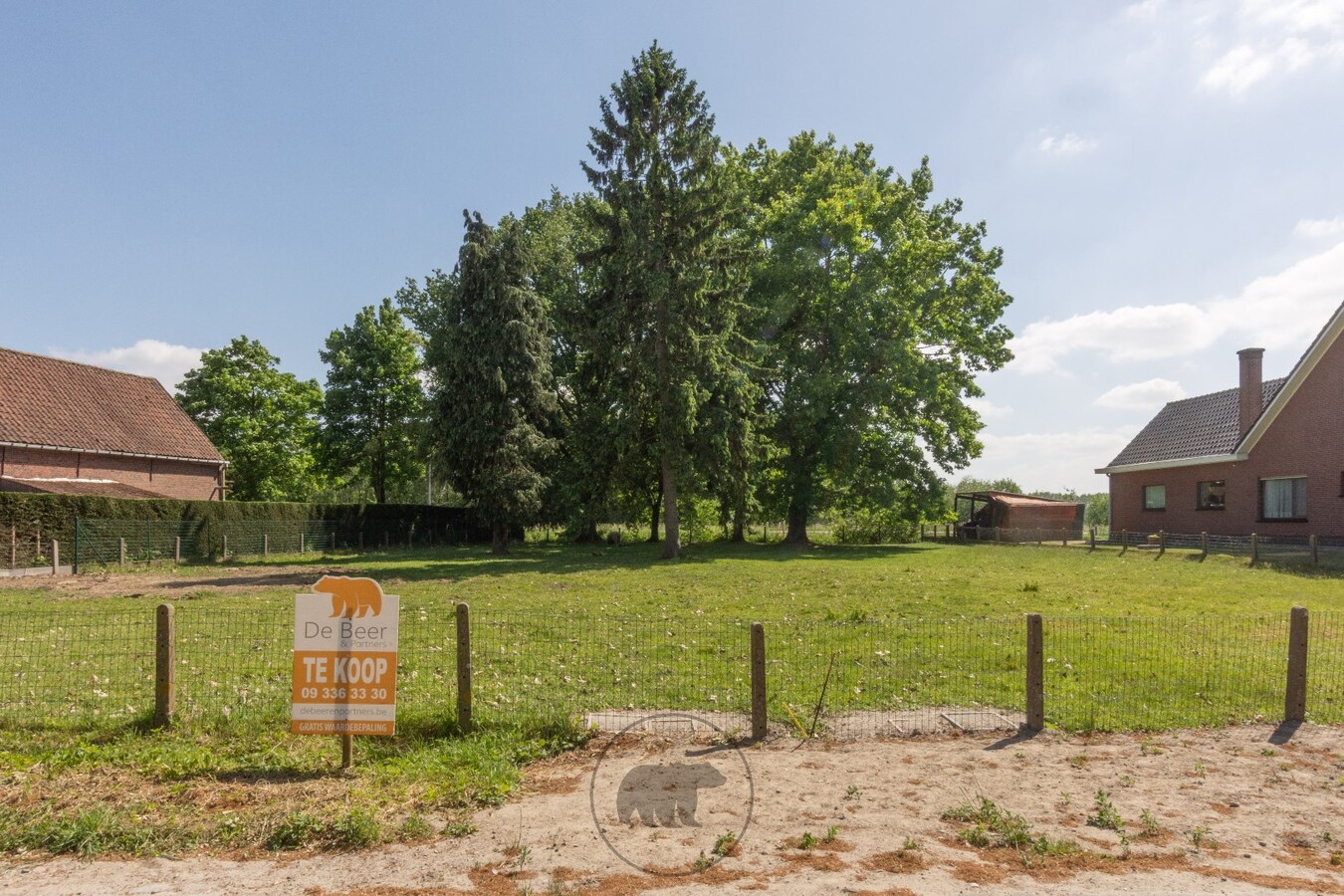 Bouwlot met achterin volwassen eiken (739m) te Lochristi 