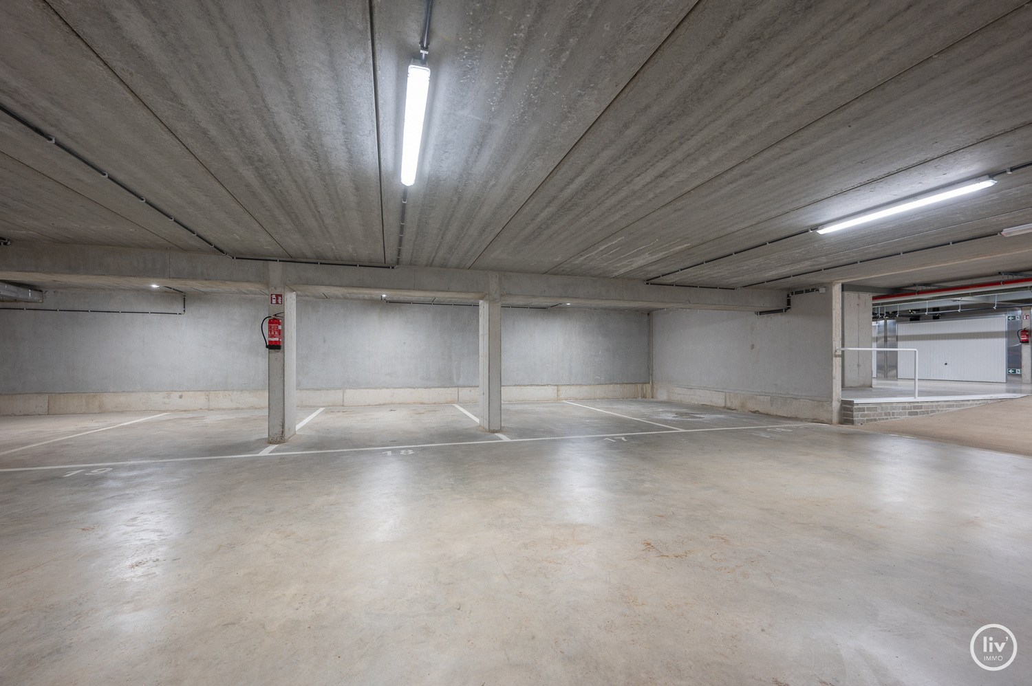 Appartement- MEUBLE - Appartement lumineux avec une chambre à coucher près de l'avenue du roi - Lippenslaan dans la résidence Cypres. 