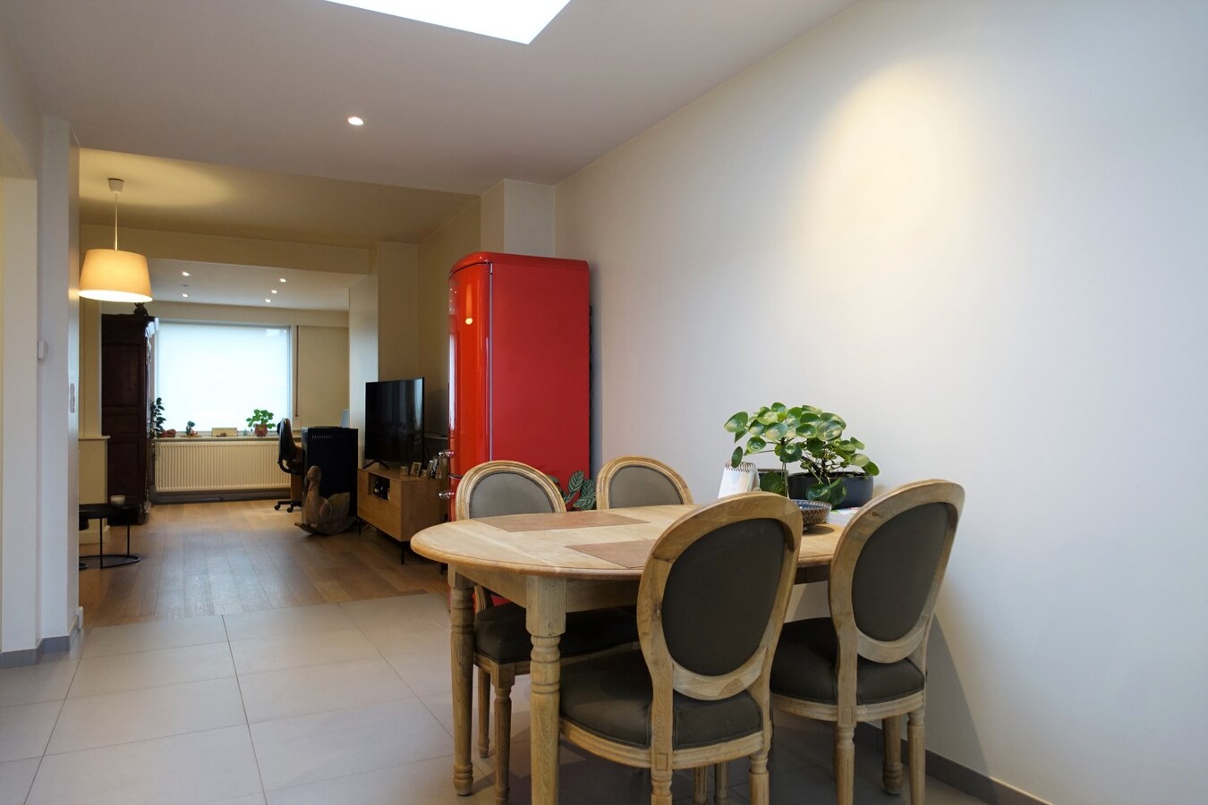 Gerenoveerde rijwoning met 3 slaapkamers en tuin 