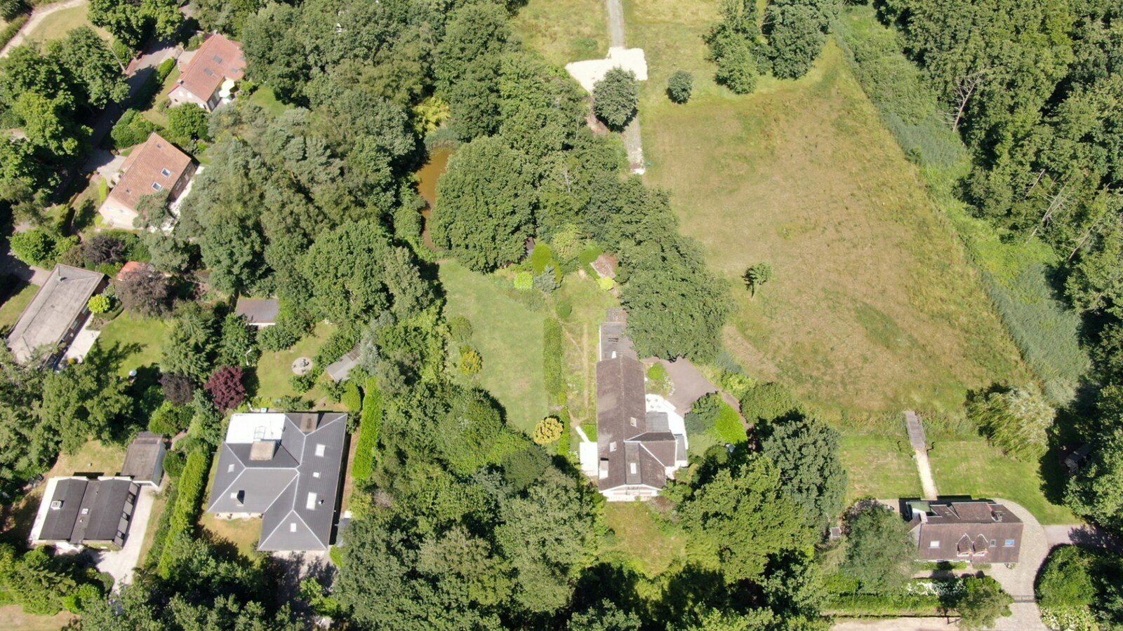 Te verkavelen grond van 6.140 m² met 64,20 meter langsheen de straat te Zoersel 