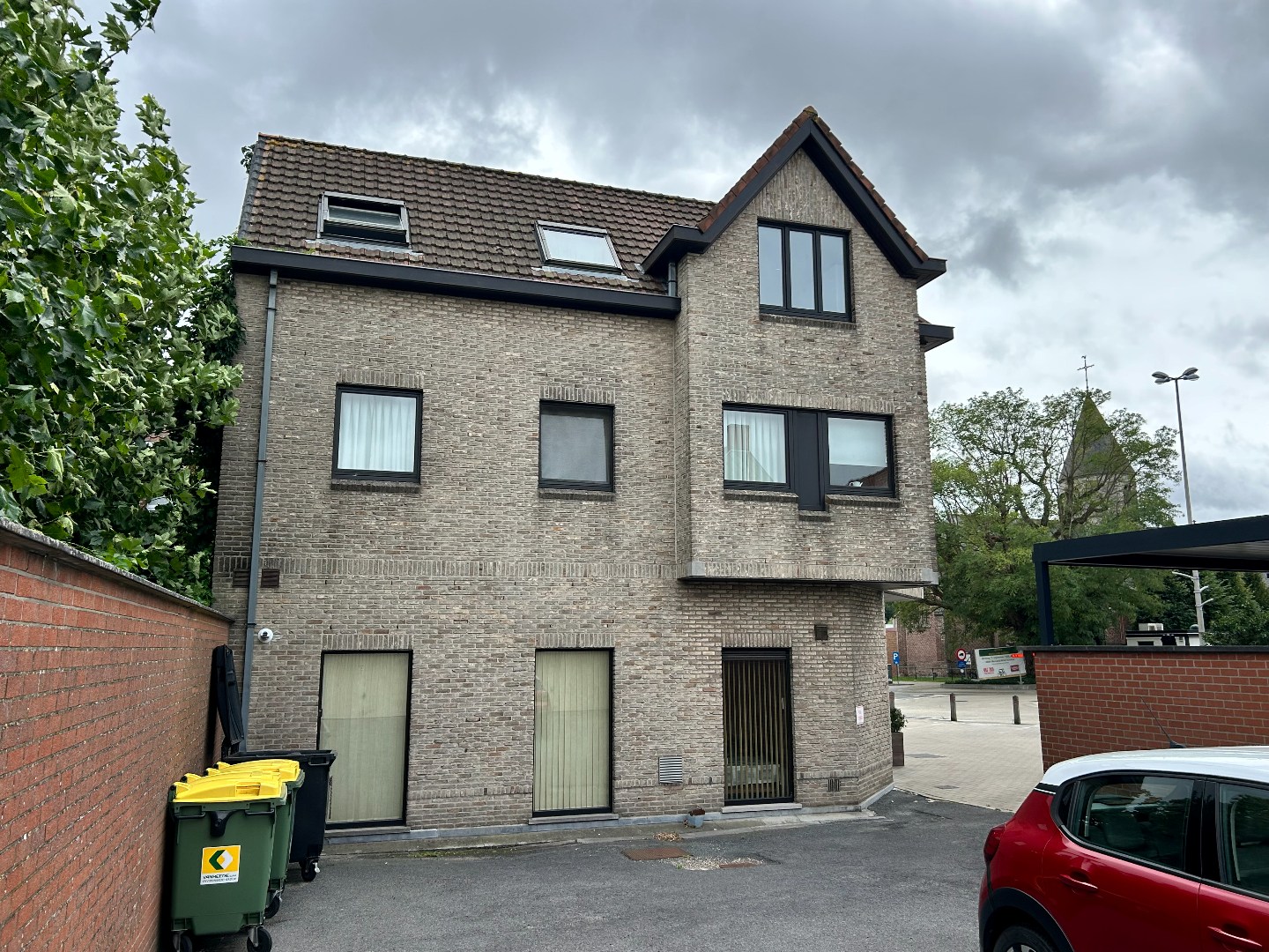 Ruim appartement met 2 slaapkamers en garage 