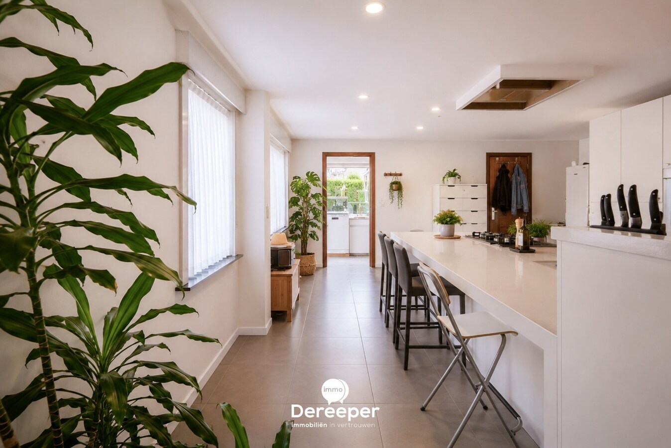 Te renoveren halfopen woning met zuidgerichte tuin op 571 m² in Jabbeke 