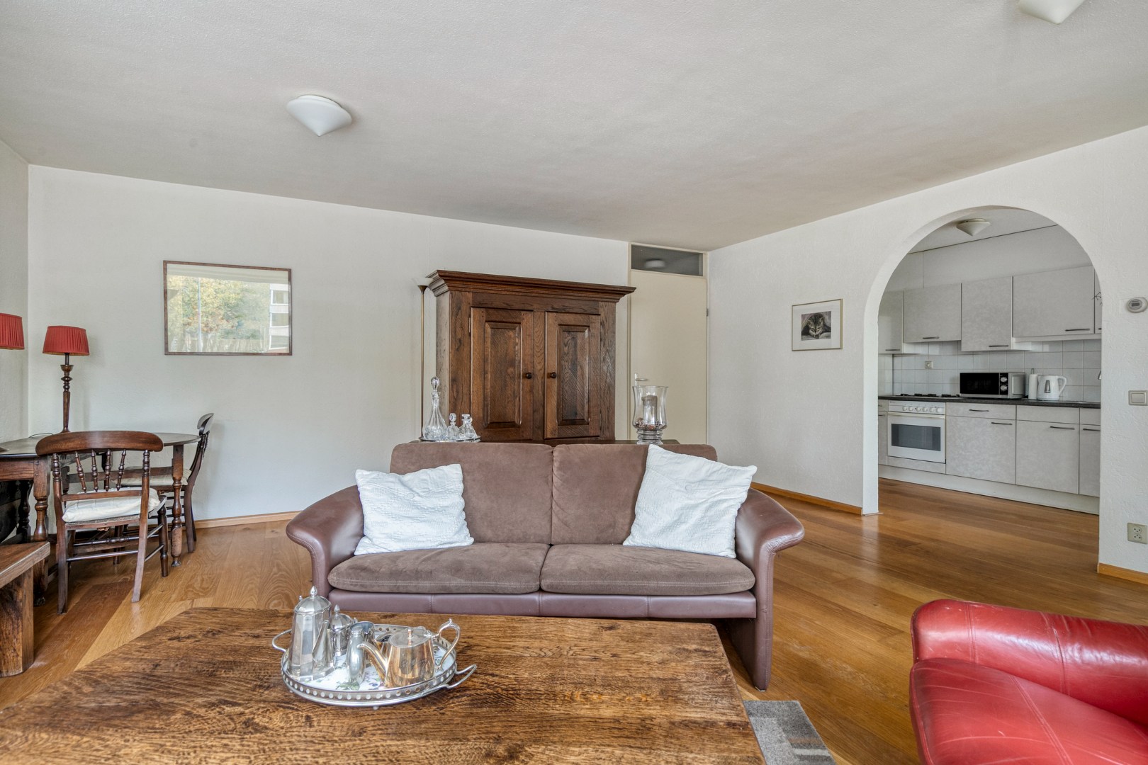 Op centrale locatie in de wijk Prinsenland gelegen 3 kamer hoek-appartement met ruim terras. 