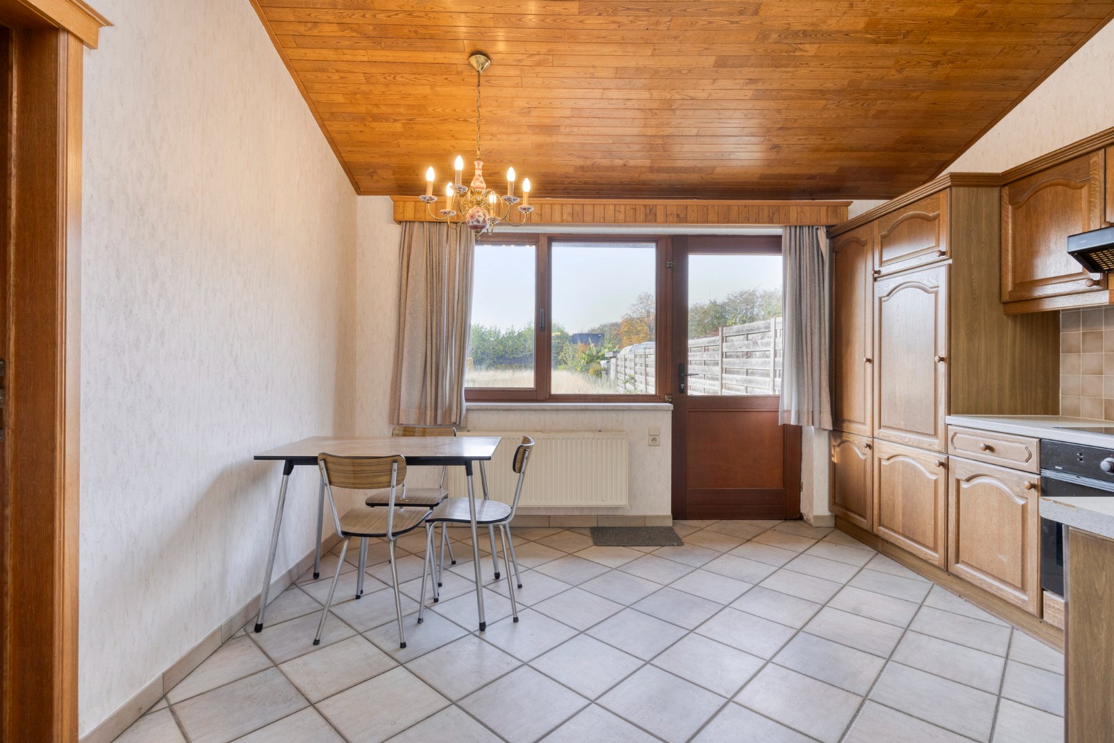 Ruime woning met ruime tuin en garage op een perceel van 802m² in Holsbeek – EPC 280 kWh/m² - bewoonbare opp. 243 m² 