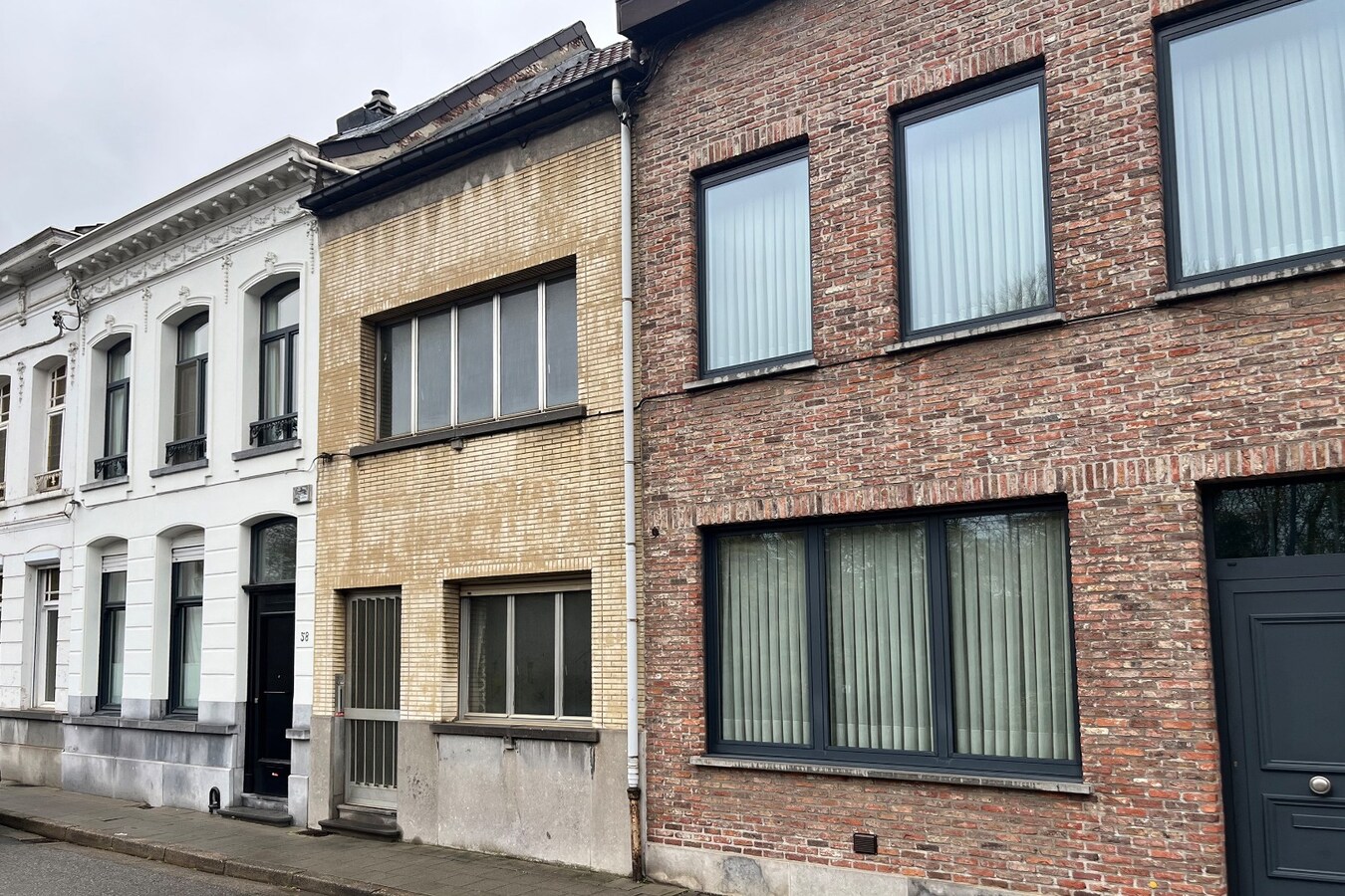 Te renoveren woning met 2 slpk en stadstuin 