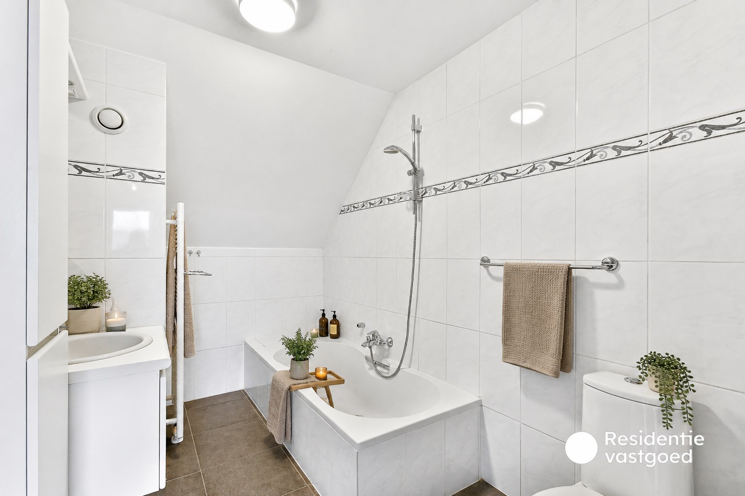 Duplex-appartement in rustige residentie met twee slaapkamers en terras 