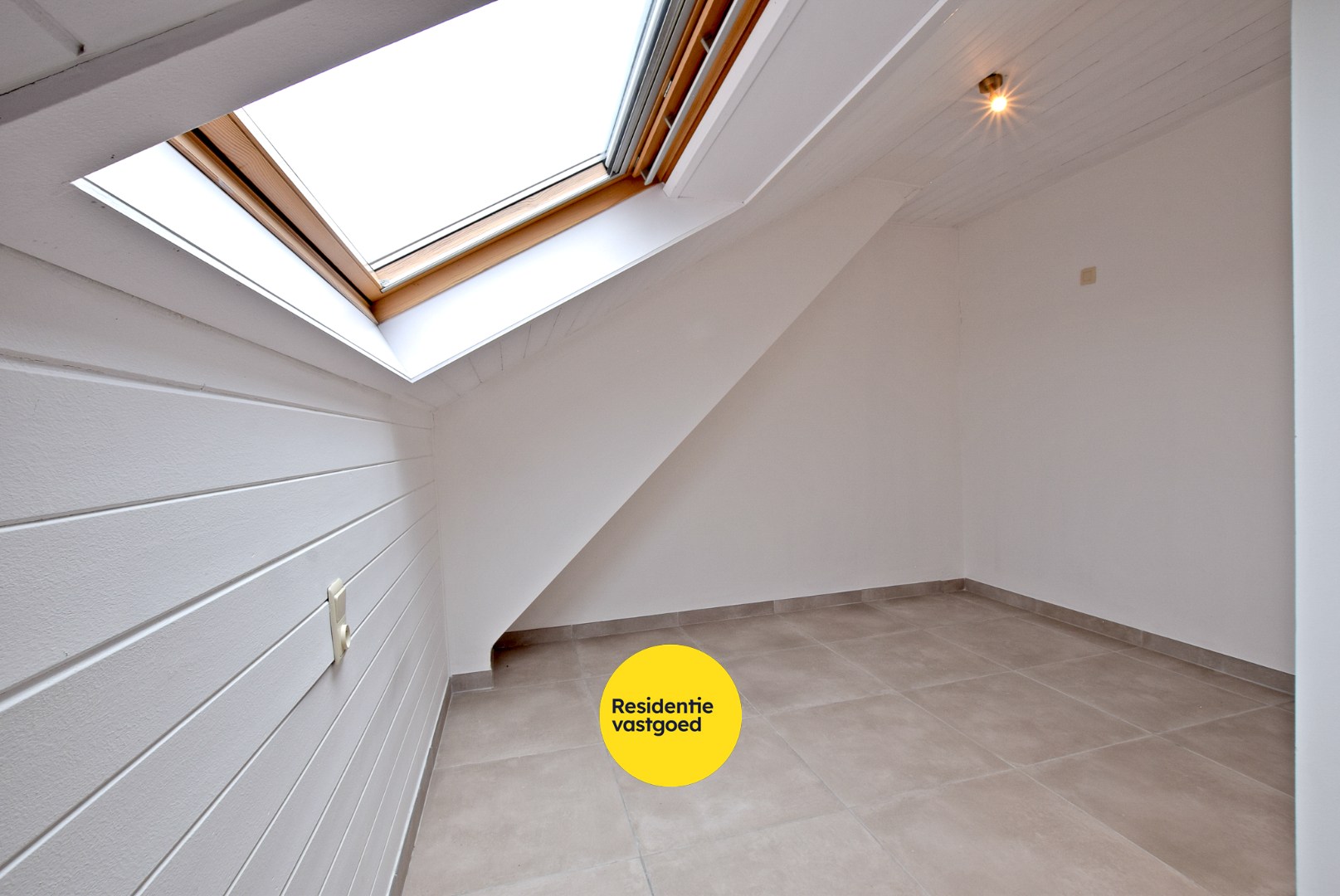 Investeringsvastgoed (gerenoveerd in 2024) omvat 2 afzonderlijk te verhuren appartementen samen 145m²! 