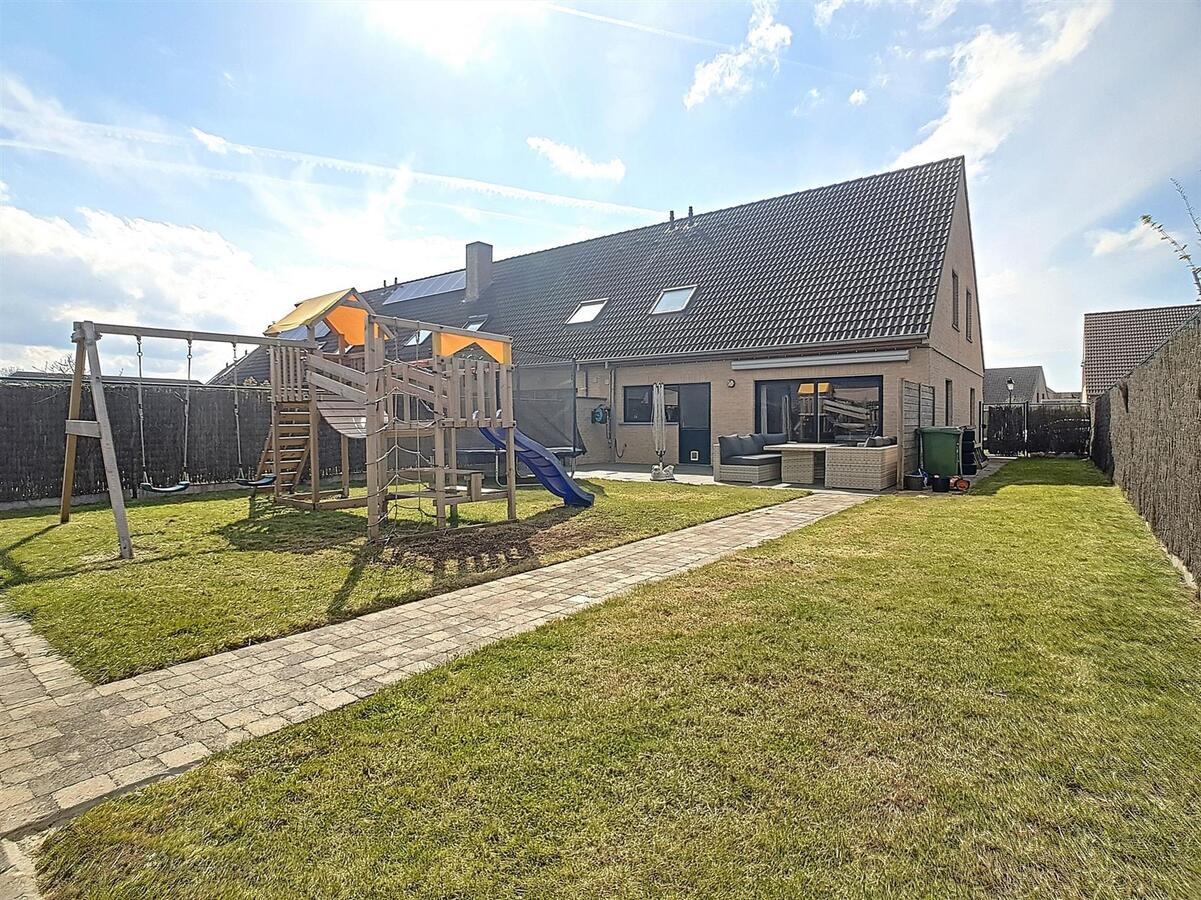 Halfopen gezinswoning in rustige woonwijk - Dudzele 