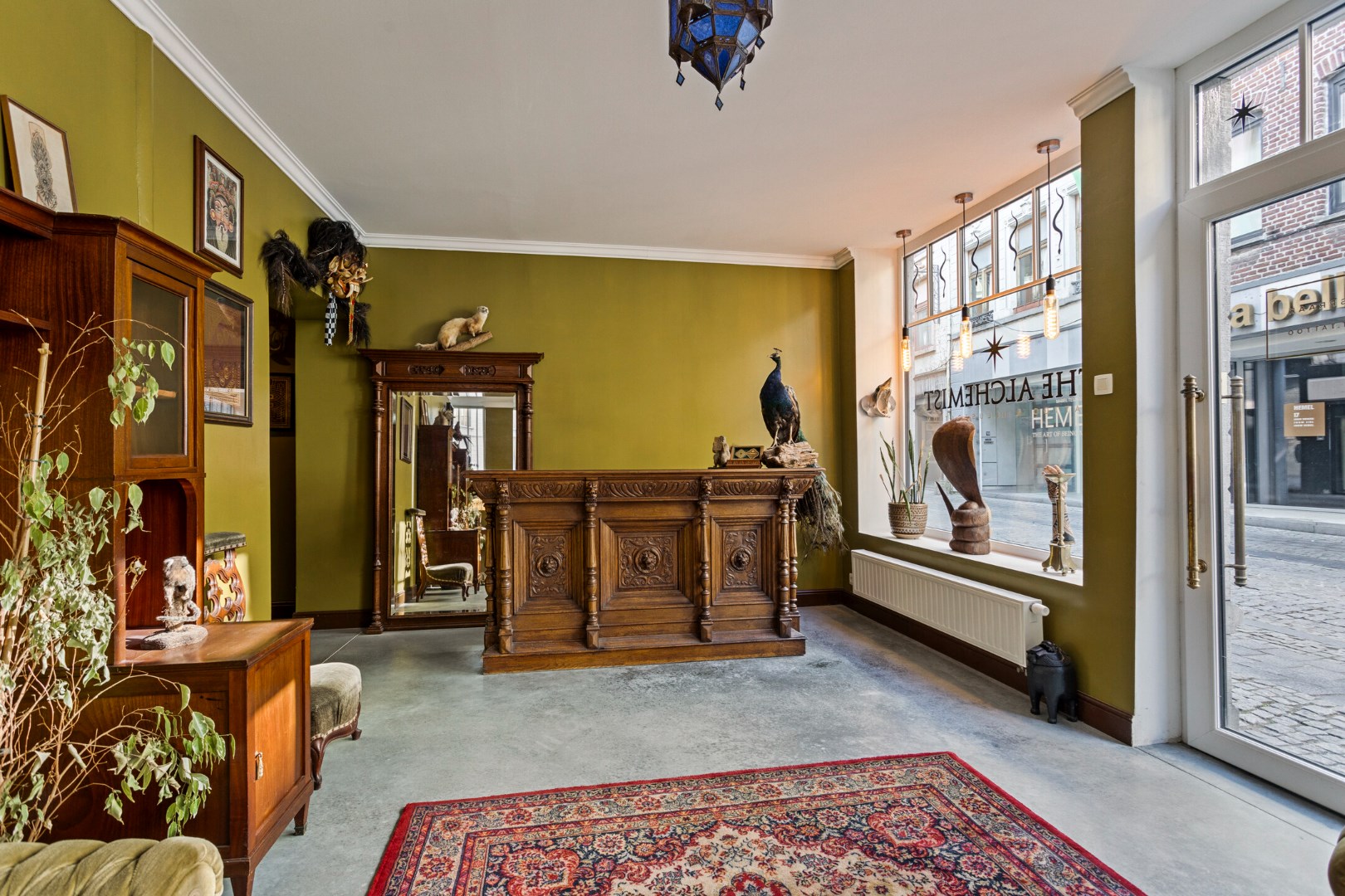 Handels- bureelruimte vooraan